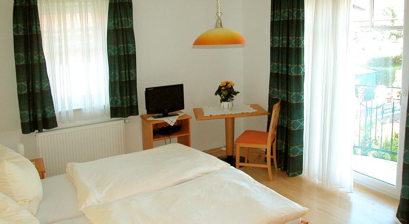 Pension Hiesel-Villa Untersbergblick Anthering Стая снимка