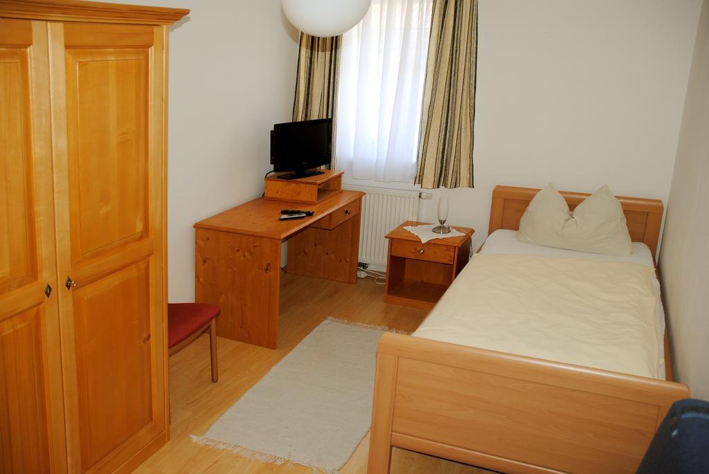 Pension Hiesel-Villa Untersbergblick Anthering Стая снимка