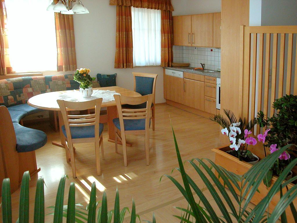 Pension Hiesel-Villa Untersbergblick Anthering Стая снимка