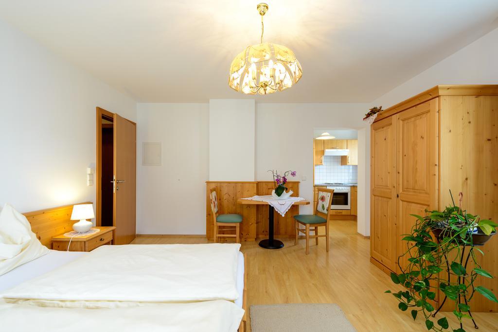 Pension Hiesel-Villa Untersbergblick Anthering Стая снимка