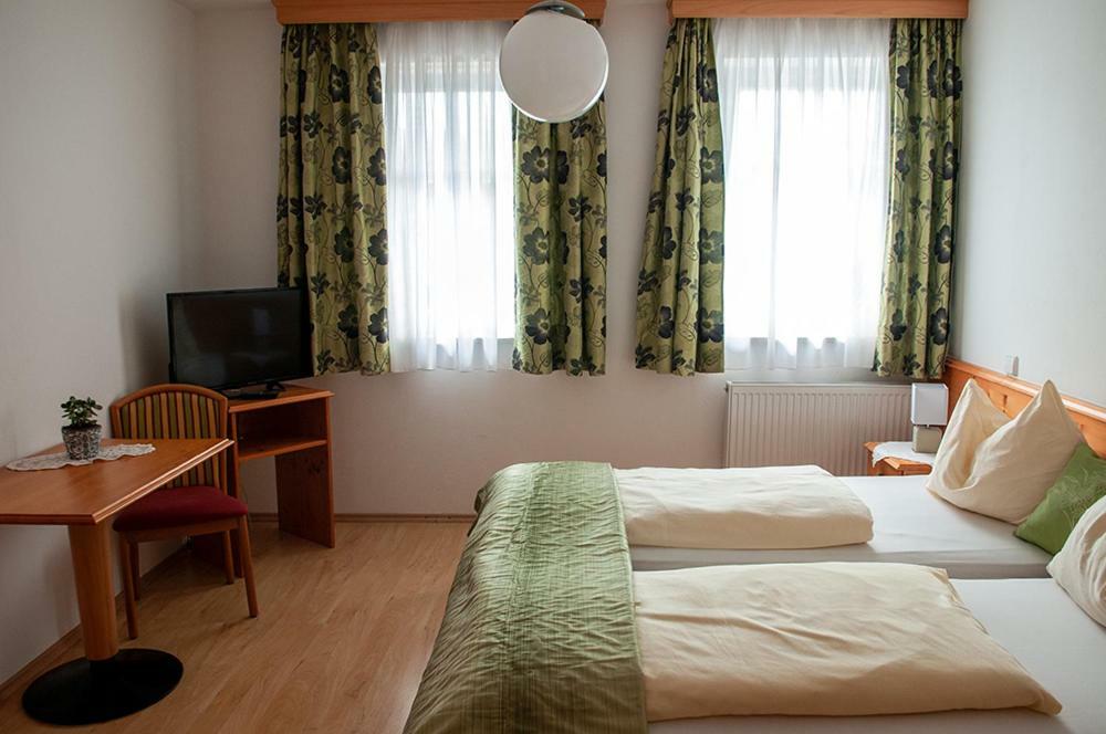 Pension Hiesel-Villa Untersbergblick Anthering Екстериор снимка